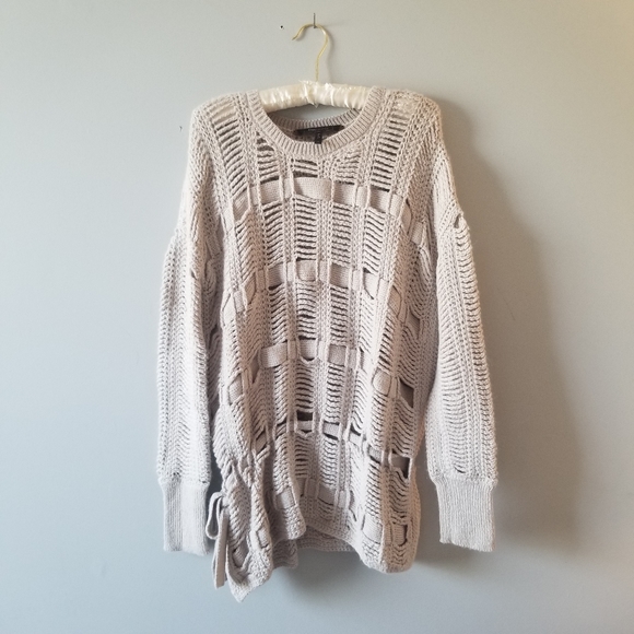 BCBGMaxAzria Sweaters - 🌸 BCBGMaxAzria Open Knit Tan Sweater
